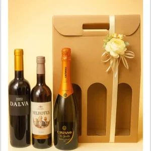 Conjunto 3 Garrafas Vinhos & Espumante com Caixa Kraft Decorada