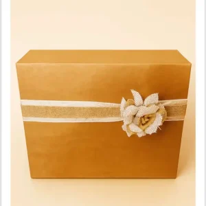 Cabaz Baileys & Delícias Gourmet em Caixa Kraft com Flor Decorativa